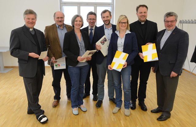 Das Projektteam bestehend aus den katholischen Dekanaten, dem AMS, dem Fonds für Arbeit und Bildung, dem Regioteam und dem Regionalmanagement | Foto: Kuss