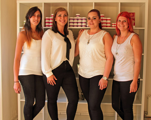 Nadine mit jungen Team