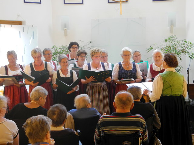 Der Bäuerinnenchor Groß Gerungs unterstützte den Bio-Aktionstag musikalisch.