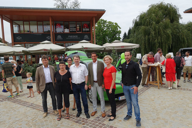 Gemeindevorstände: Max Höfer, Maria Grill, Vizebürgermeister Dr. Wolfgang Lagger, Bürgermeister Harald Mulle, Gemeindrätinnen: Johana Tentschert, NR Mag. Karin Greiner und Robert Steinberger (Energie Steiermark)