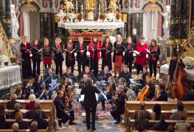 Das Tiroler Kammerorchester InnStrumenti spannt in der Wallfahrtskirche einen Klangbogen zum Thema "Schöpfung". | Foto: InnStrumenti