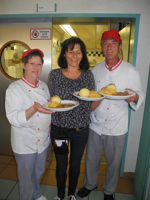 Manuela Trinkl, Helga Grötzl und Küchenchef Erich Aistleitner kochten die Besucher biologisch ein.