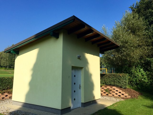 St. Martin: Sauberkeit:^ * * * * *
WC-Anlage im sauberen Zustand.
"Stinkfaktor": * *
Abgestanden trifft auf Urin-Geruch. Nicht unbedingt sehr einladend.
Barrierefrei: *
Zufahrt nur mit Hilfe möglich, leider nicht alleine.