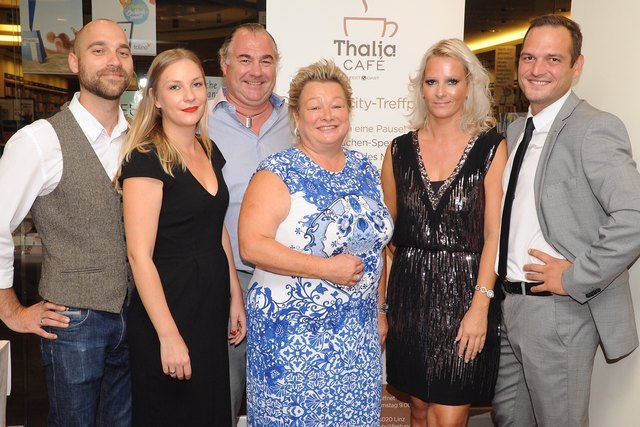 Jörg Grünberger mit seiner Frau Julia Grünberger, Roland Scharsinger, Gabriele Hofstetter, Frau Berghahn und Michael Hofstetter. | Foto: cityfoto