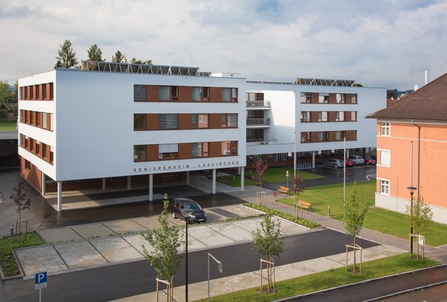 zweiten Mal hatten Schler der NMS und PTS Laakirchen die Gelegenheit, konnten verschiedene Berufe auch in der Praxis kennenlernen. Firmentag fr Laakirchner Schler - google-anahytic.com