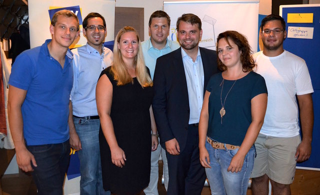 Gemeinderat Georg Mantler, Viertelsobmann JVP David Süß, JVP Stadtobfrau Cathrin Holzhacker, Franz Xaver Broidl, Landesobmann Lukas Michlmayr, Gemeinderätin Anna Maria Winkler und JVP Obmann Straß | Foto: privat