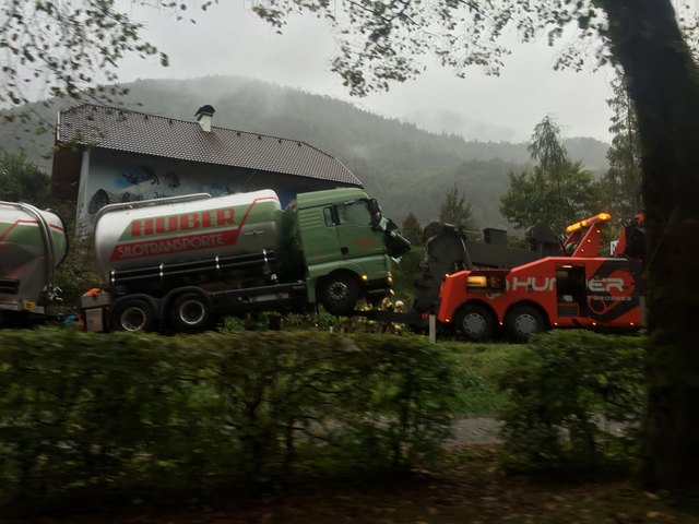 Zu diesem Zeitpunkt wurde der Lkw bereits für Abtransport bereitgemacht.