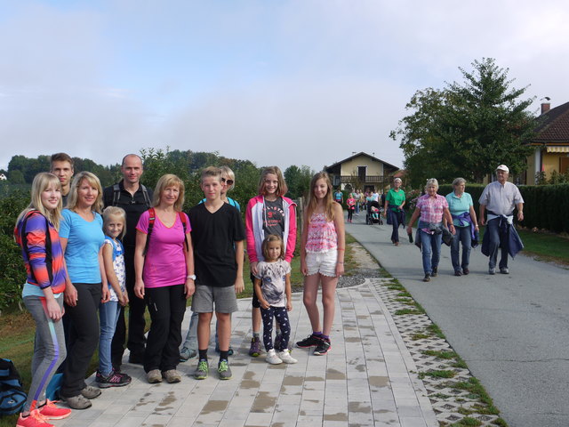 Das herrliche Spätsommerwetter lockte Hunderte zum 33. ÖKB Familienwandertag durch Großwilfersdorf. | Foto: Anton Hörzer