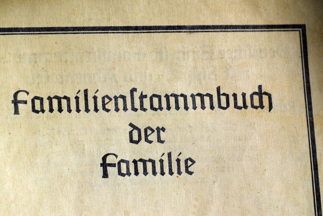 Hausnamen leiten sich meist von Vornamen, persönlichen Merkmalen, Berufen oder von der Lage ab.