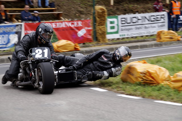 Preisinger Peter und Markus aus D auf einer Schmid Suzuki Kneeler, 998ccm, 100 PS, 4 Zylinder, Bj. 1975 | Foto: Regionalsport.at