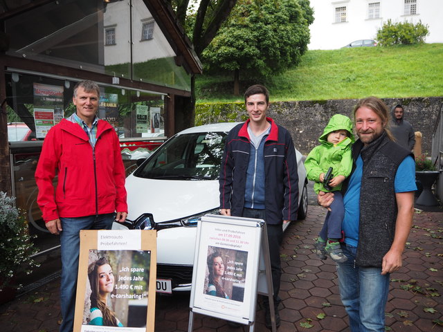 Lukas Schützenhofer (Bürgerenergie Traunviertler Alpenvorland, Mitte), Franz Seebacher (links) und Andreas Mallinger-Hohensinn (beide EGEM-Schlierbach) | Foto: Markus Zaunmair