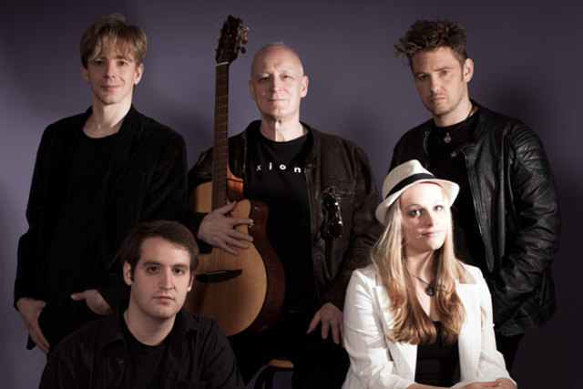 CORNERSTONE MIT GARY HOWARD v.l.n.r.: Steve Wachelhofer, Christoph Karas, Gary Howard, Alina Peter, Michael Wachelhofer | Foto: Reinhard Müller