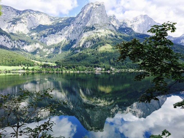 Österreichs Schönheit im Spiegelbild des Grundlsees