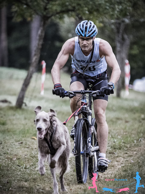 Markus G. mit Finn am Bike © Die Wiener Lichtbildmanufaktur