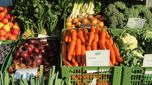 Frisches Gemüse wird auch am Bauernmarkt in Atzgersdorf angeboten. | Foto: F.23