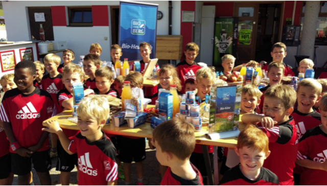 Zusätzlich zu zwei Fußballtrainingseinheiten pro Tag, gab es für die Kinder alternative Sportarten zum Ausprobieren. Die Kinder konnten Erfahrungen sammeln in Handball, Ringen, Tennis, Floorball und Soccacise. | Foto: SV Thaur