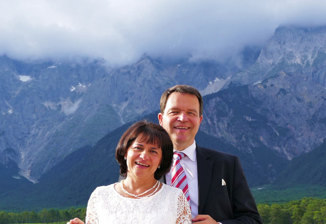 Carsten Hülsdonk und seine Frau Grazia betreuen die Gemeinden von Jehovas Zeugen in der Region