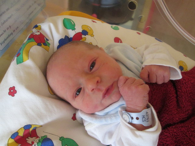 Sebastian Zeller
Geboren: 14.09.2016 um 00:17
Größe: 49 cm Gewicht: 2.660 g
Wohnort: 2141 Föllim