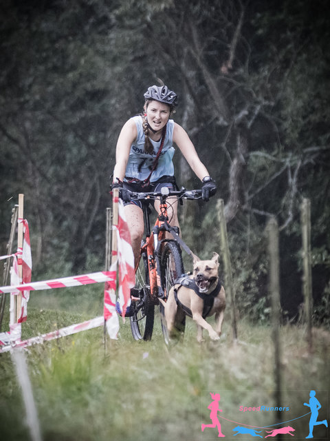 Lena B. mit Holly am Bike © Die Wiener Lichtbildmanufaktur