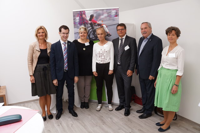Offizielle Eröffnung: Vize-Bgm. Susanne Kaltenegger, LAbg. Stefan Hofer, GR Judith Dornhofer, GF Karin Prethaler, Päd. Leiter Gerhard Kotzegger, Bgm. Hans Straßegger und Susanne Müller (Leiterin Mobile Dienste).