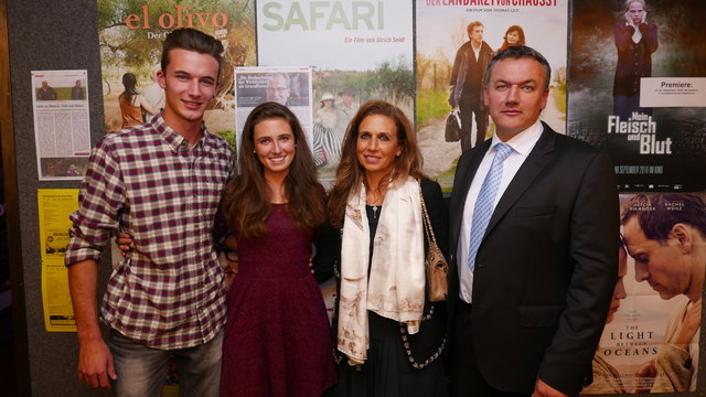 Jagdlustig in "Safari": Manuel Eichinger, Tina und Eva Hofmann und Gerald Eichinger zeigen die Realität des Tötens.