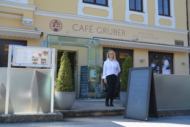 Karin Gruber führt das Cafe Gruber in Oberndorf seit 10 Jahren in dritter Generation.