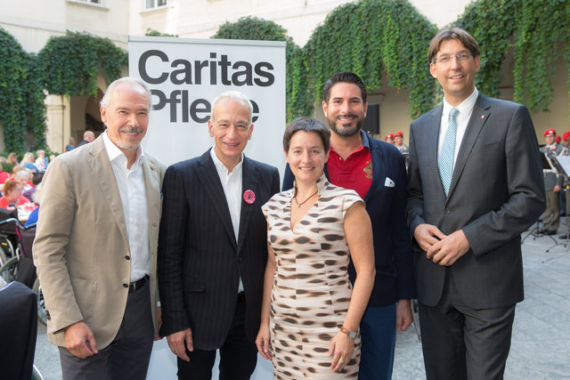 Mit dabei: Siegfried Meryn, Michael Landau, Sonja Wehsely, Opernsänger Clemens Unterreiner und Bezirkschef Markus Figl (v.l.). | Foto: Rauchensteiner