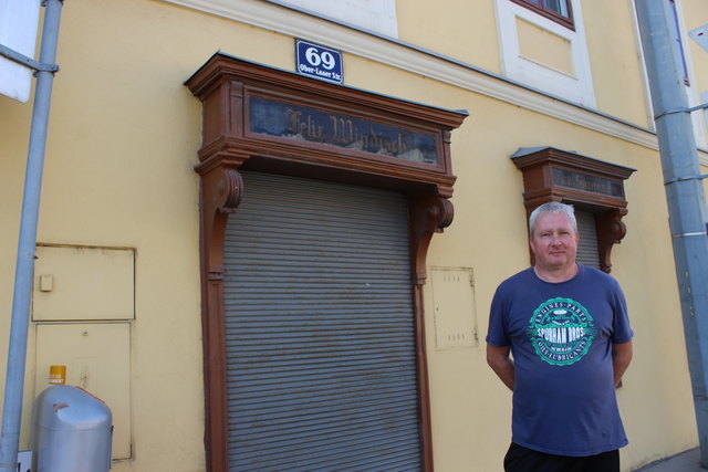 Das Portal hat Robert Traub so belassen, wie es war, nur die Fenster hat er zugemauert.