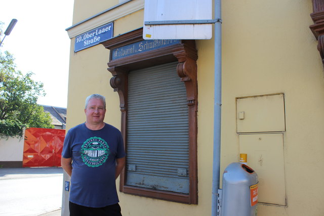 Das Portal hat Robert Traub so belassen, wie es war, nur die Fenster hat er zugemauert.