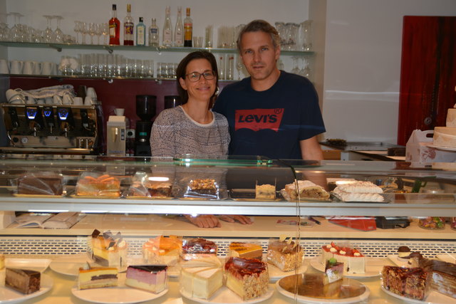 Martina Moser und Lebensgefährte Thomas Moritz betreiben das Cafe Moser in Seekirchen. | Foto: Evelyn Baier