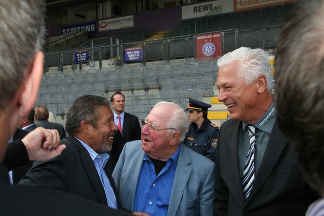 Die Austria-Legenden um Toni Polster freuten sich über den Spatenstich.