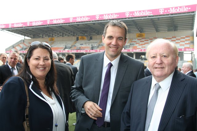 Vorstand Markus Kraetschmer (mitte) mit Favoritner Politprominenz: SPÖ-10-Chefin Kathrin Gaal mit ihrem Vater und Polit-Vorgänger Anton Gaal.