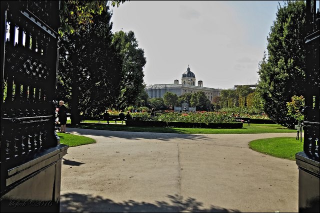 Schon der Anblick beim Eingang gegenüber dem Burgtheater begeistert