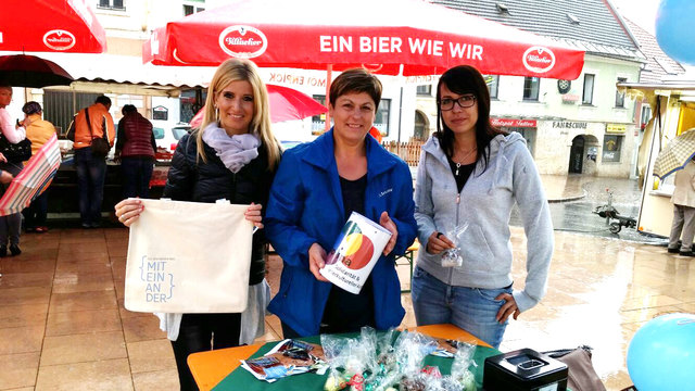 Sozialarbeiterin Corina Wintschnig (rechts) mit Mitarbeiterinnen der dm-Filiale Feldkirchen am Wochenmarkt in Feldkirchen | Foto: KK