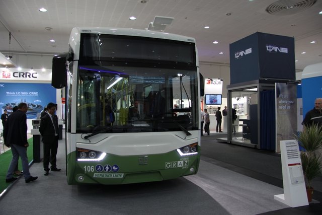 18 Meter: Der Gelenkbus kommt auf der Linie 34E zum Einsatz.