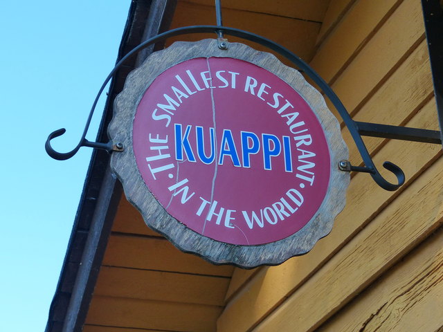 Das kleinste Restaurant in Kuappi, mit drei Personen ist es bereits überfüllt