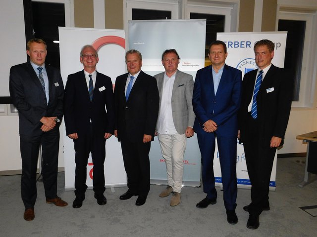 Erich Kaissl, PMBA (OBK), Dr. Josef Riedl (3 Banken Versicherungsmakler GmbH), Mag. Ferdinand Ebner (Leiter OBK GB NÖ), Ing. Joseph M. Riedinger (GF COGITO und Leiter Cyber Crime-Einheit LKA NÖ), Mag. Rudolf Stelzhammer (CFO der ERBER Group), Gerhard Grün (CIO der ERBER Group). | Foto: Oberbank