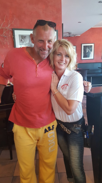Thomas Muster und Brigitte Kamper, die als Kellnerin in Velden arbeitete: "Muster ist ein ruhiger, angenehmer Zeitgenosse." | Foto: Privat