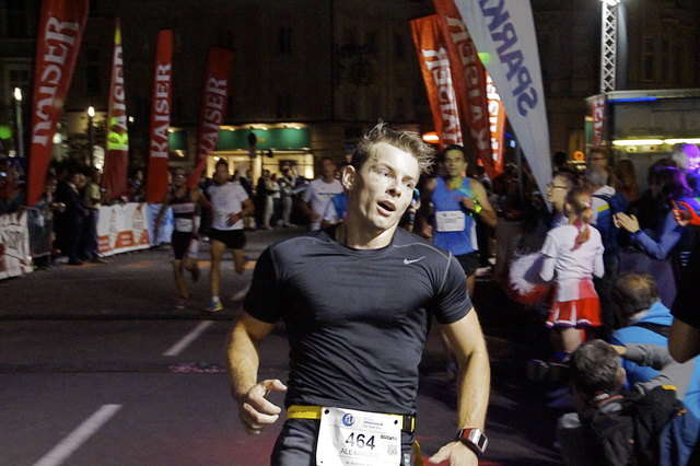 Alexander Tohati kam mit einer Zeit von 00:20:12,9 in das Ziel und belegte beim sechsten Linzer Sparkasse City Nightrun, mit über 2400 Startern, den 112. Platz.