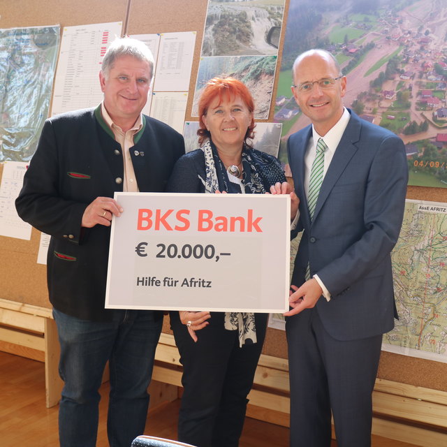Bürgermeister Maximilian Linder, BKS Bank-Zentralbetriebsobfrau Herta Pobaschnig, BKS Bank-Vorstandsmitglied Wolfgang Mandl. | Foto: BKS
