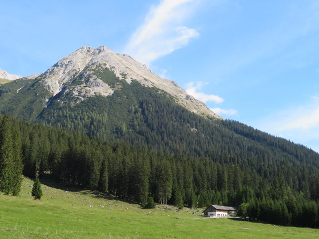 Auf 1382m Höhe, zu Füßen des Predigtstuhl, liegt die einladende Tillfussalm