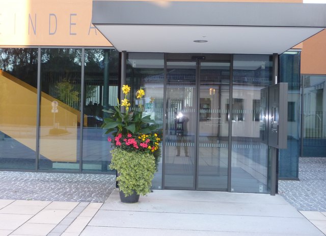 Eine Fliege macht noch keinen Sommer. Vermehrt will man künftig in Molln auf die Gestaltung mit Blumenschmuck setzen.