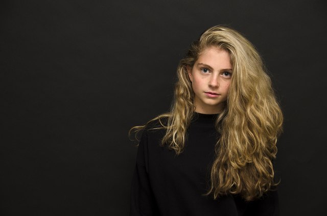 Liebe Jury,ich heiße Marie und bin am 11.10.2000 geboren . Ich würde mich sehr über den Platz in der Modelschule freuen nicht nur weil es mein Traum ist Model zu werden, sondern da ich es als eine spitzen Gelegenheit finde erste Erfahrungen und Einblicke in die Modewelt zu bekommen. Mit diesen Erfahrungen könnte ich weiter an mir arbeiten und so meinen Traum verwirklichen. Mein Foto im Anhang wurde vor rund 1 Jahr gemacht,habe aber leider kein aktuelles.