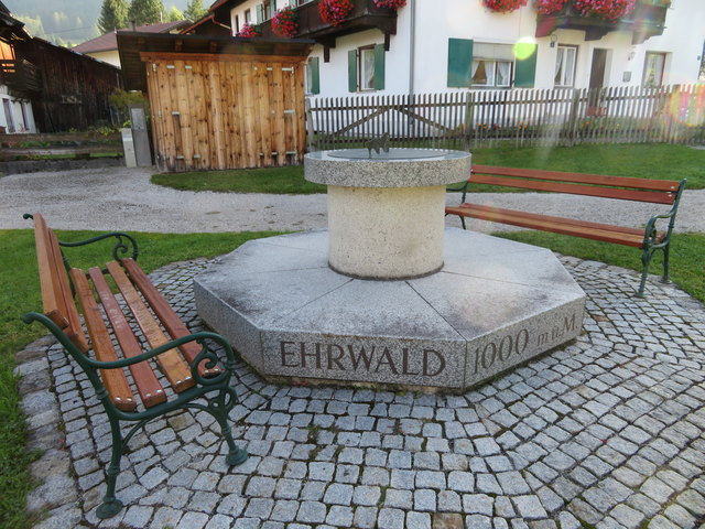 Hier im Zentrum von Ehrwald beginnt die Wanderung zum Almenparadies Gaistal