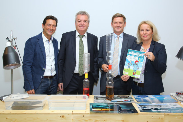 Jörg Ehtreiber, GF Kindermuseum Graz, Landesrat Anton Lang, Bürgermeister Kurt Wallner und Andrea Gössinger-Wieser, Klimaschutzkoordinatorin des Landes Steiermark (v.l.).
