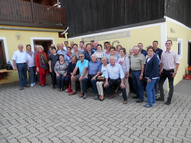 Helfer und Gäste des Sautanzteams Lindgraben