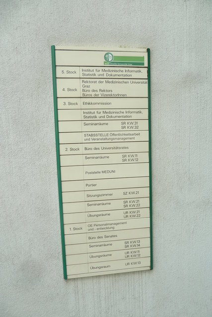Gebäude-Nutzer Stiftingtalstraße 7. Etwa 20.000 kWh könnten hier bei der Stiegenhausbeleuchtung durch Bewegungsmelder pro Jahr eingespart werden...
