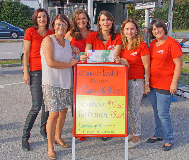 Die SPÖ Frauen Tennengau beim Kaffee-Verkauf in Hallein.