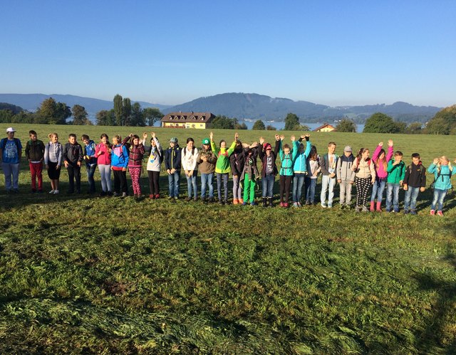 Die begeisterten Schülerinnen und Schüler der NMS Schörfling.