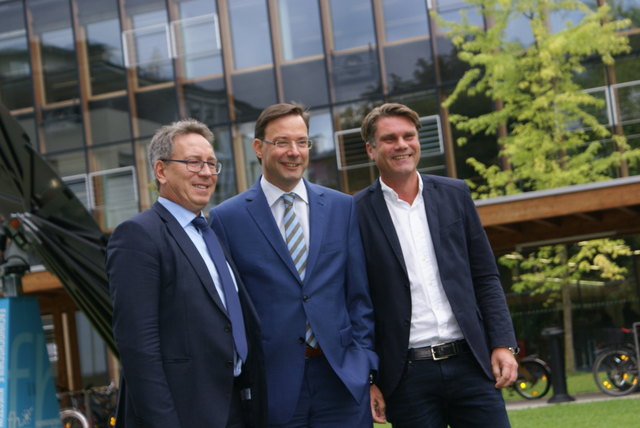 Martin Krumschnabel, Hannes Bodner und Hannes Rauch (v.l.) vor der FH Kufstein Tirol. | Foto: Lovric